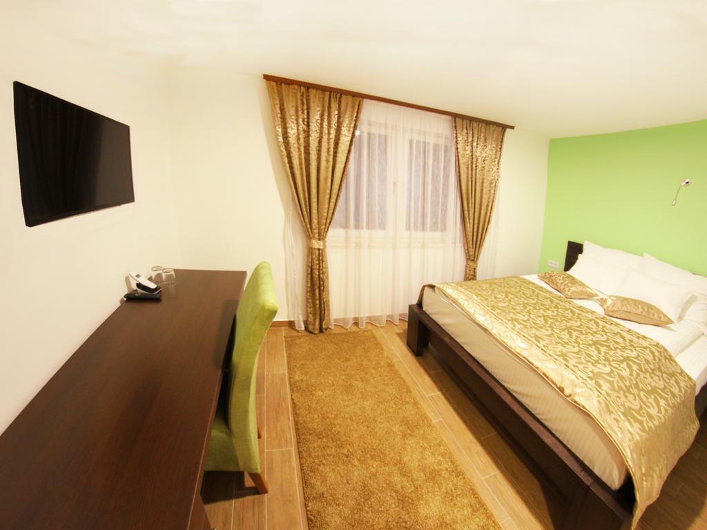 Hotel Dubai Plandiste Buitenkant foto